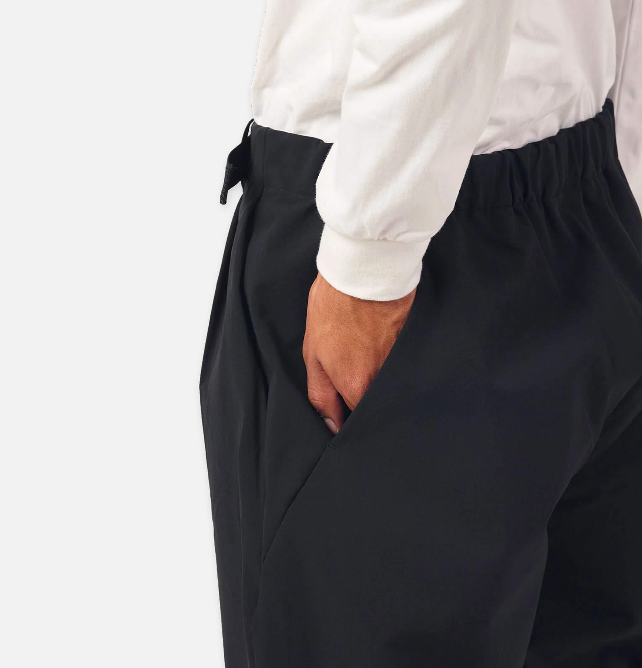 One Tuck Tapered Stretch Black