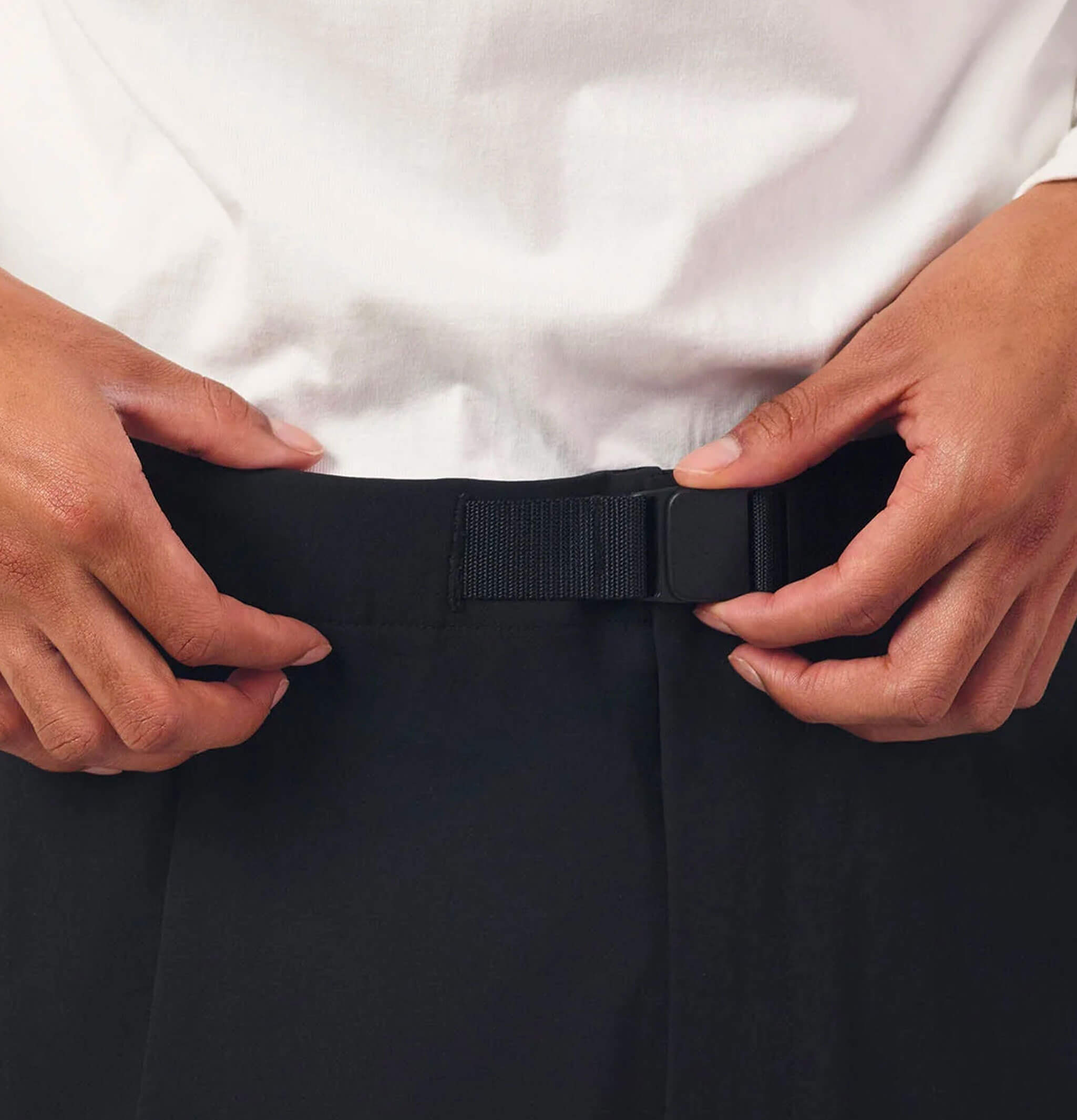 One Tuck Tapered Stretch Black