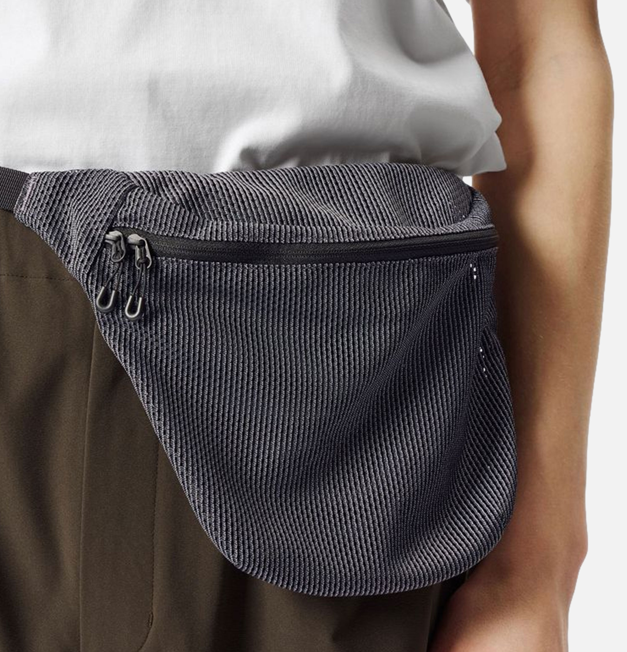 Goldwin Tonalith Black Mesh Bag