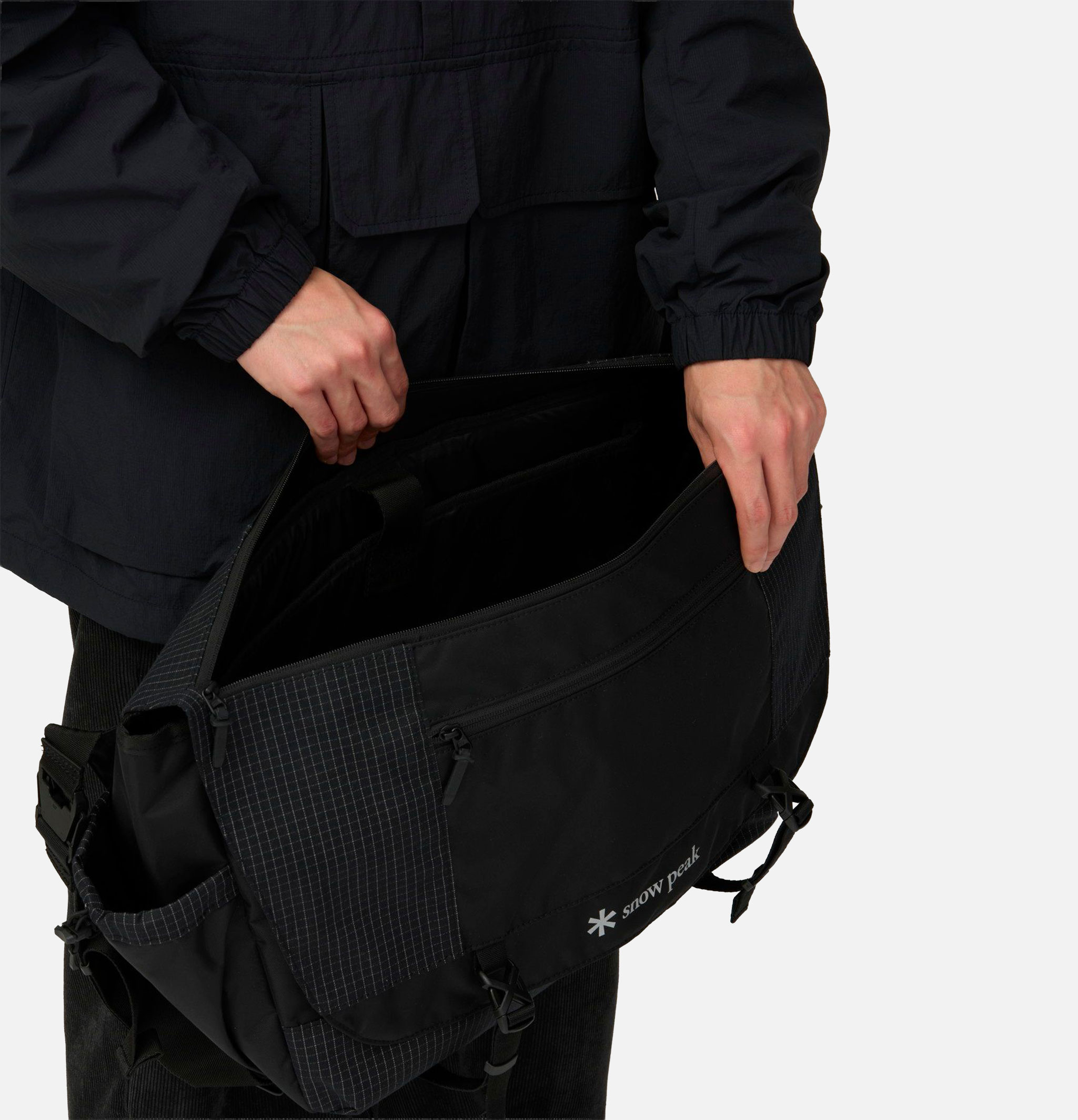 Snow Peak Grid Messenger Bag Black