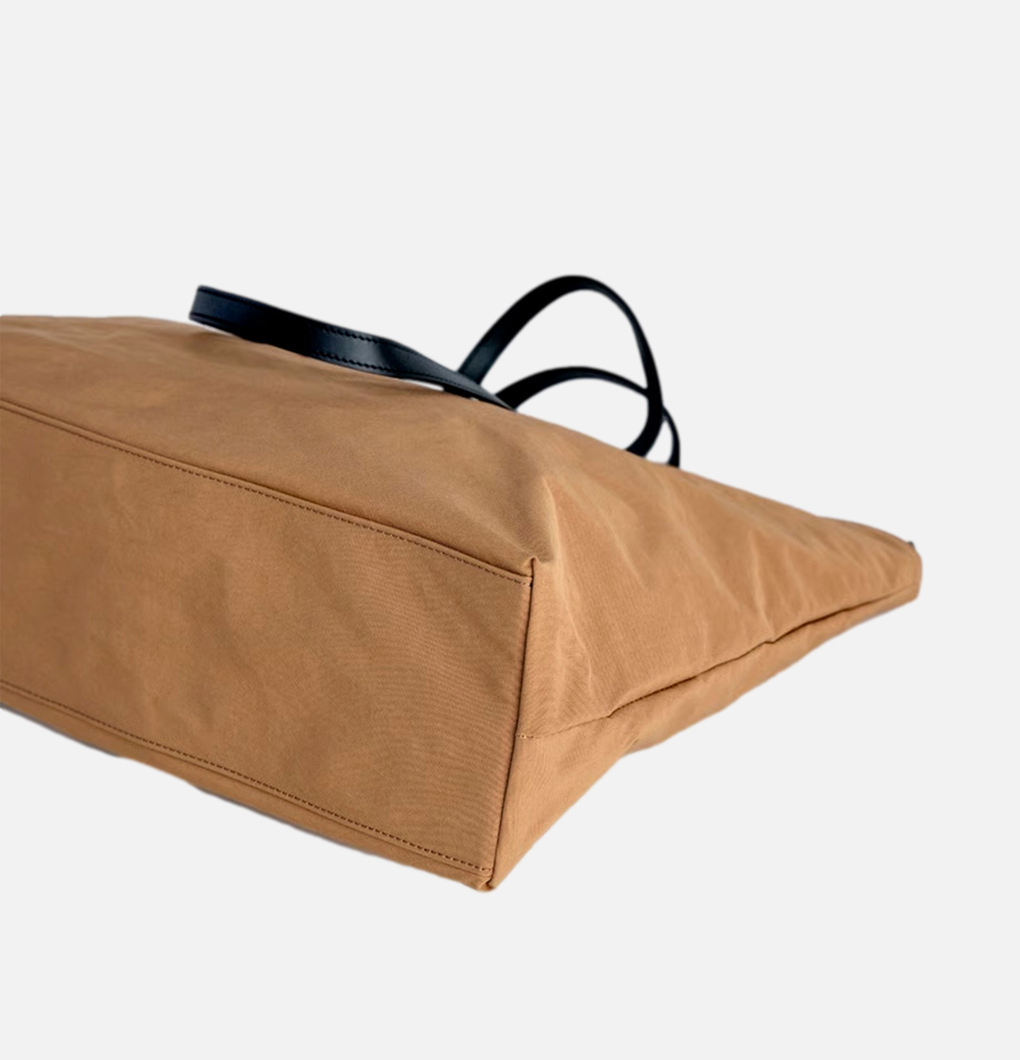 Urukust Twistloop Zip Medium Tote Bag Camel
